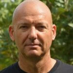 דוקטור יעקב מנדל - מנהל בכיר במרכז הפיתוח של בנק ההשקעות האמריקאי ג'יי פי מורגן צ'ייס בהרצליה - מרצה בקורסים דירקטורים ונושאי משרה בכירה - להב פיתוח מנהלים