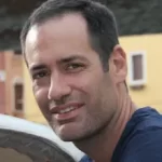 יוראי פיינמסר - שותף בקרן הון סיכון Disruptive AI VC - מרצה בקורס AI למנהלים - להב פיתוח מנהלים