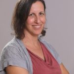 פרופסור ענבל יהב שנברגר - מרצה בכירה בבית הספר לניהול על שם קולר באוניברסיטת תל אביב, ראשת תכנית התואר השני בטכנולוגיות מידע ומרצה בקורס AI למנהלים ובקורס מובילי AI בארגונים - להב פיתוח מנהלים